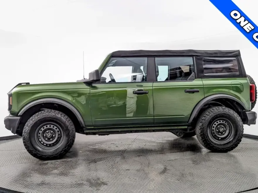2022 Ford Bronco Base photo 1