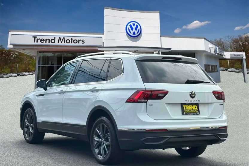 2022 Volkswagen Tiguan SE photo 1