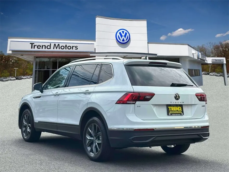 2022 Volkswagen Tiguan SE photo 1