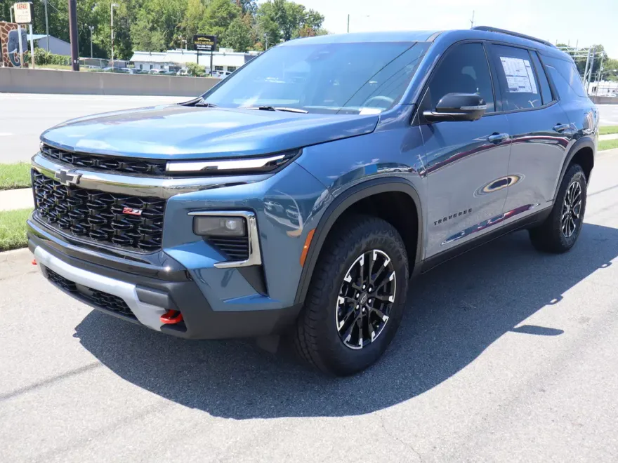 2026 Chevrolet Traverse Z71 photo 1