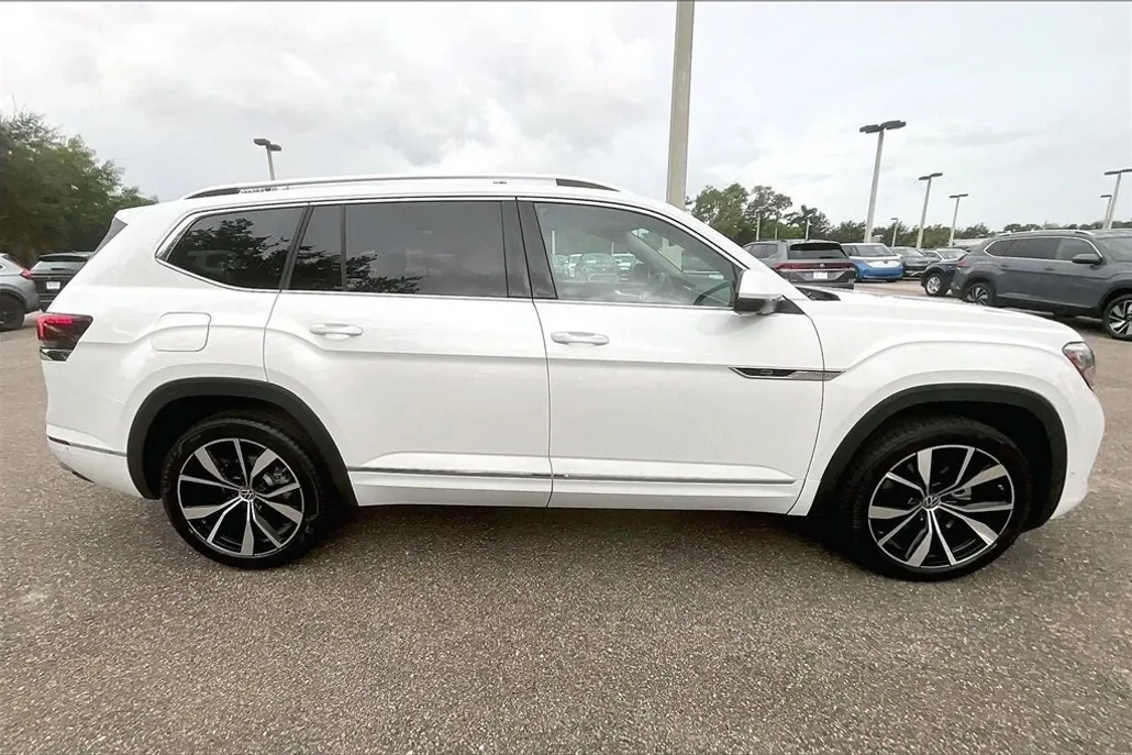 2024 Volkswagen Atlas SEL Premium R-Line photo 1