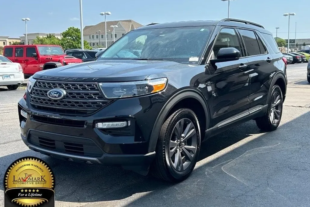 2022 Ford Explorer XLT photo 1