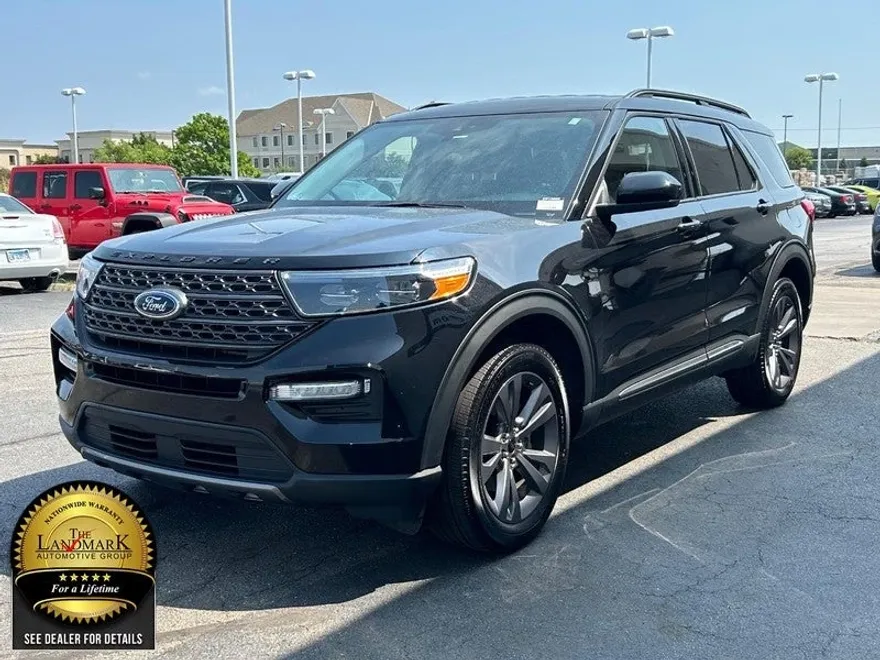 2022 Ford Explorer XLT photo 1