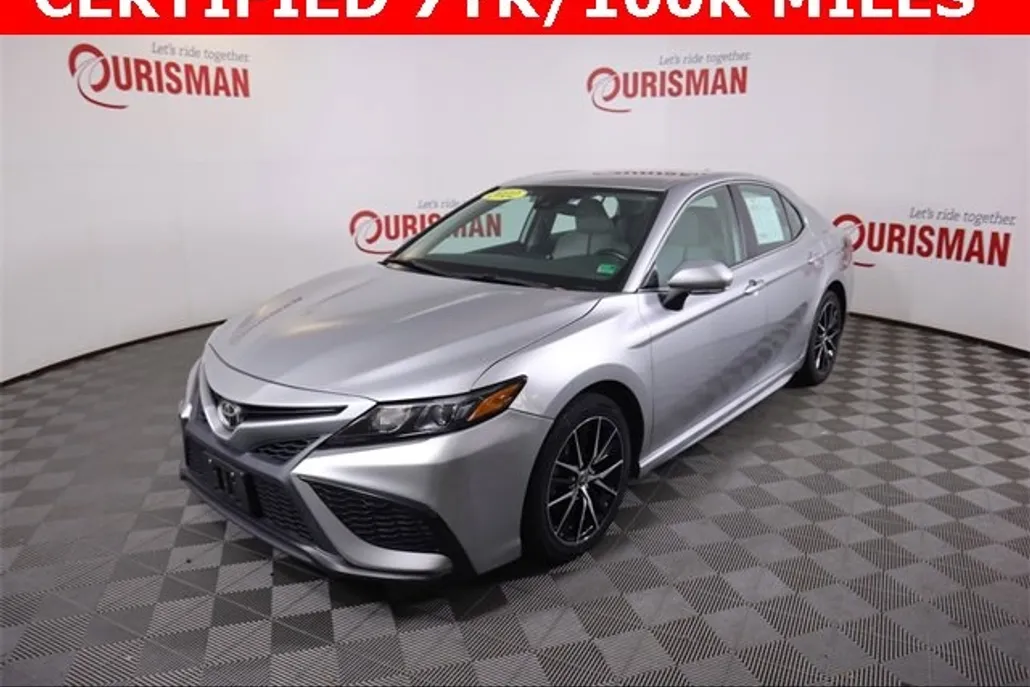 2022 Toyota Camry SE photo 1