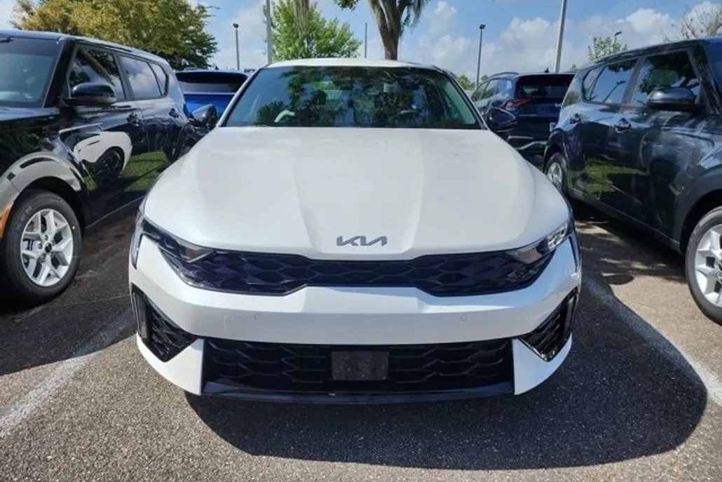 2025 Kia K5 GT-Line photo 1