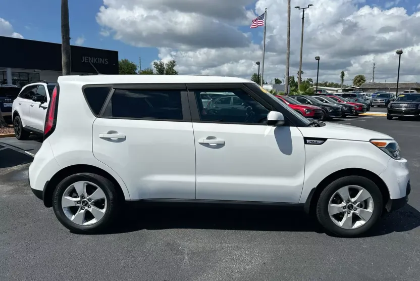 2017 Kia Soul Base photo 1