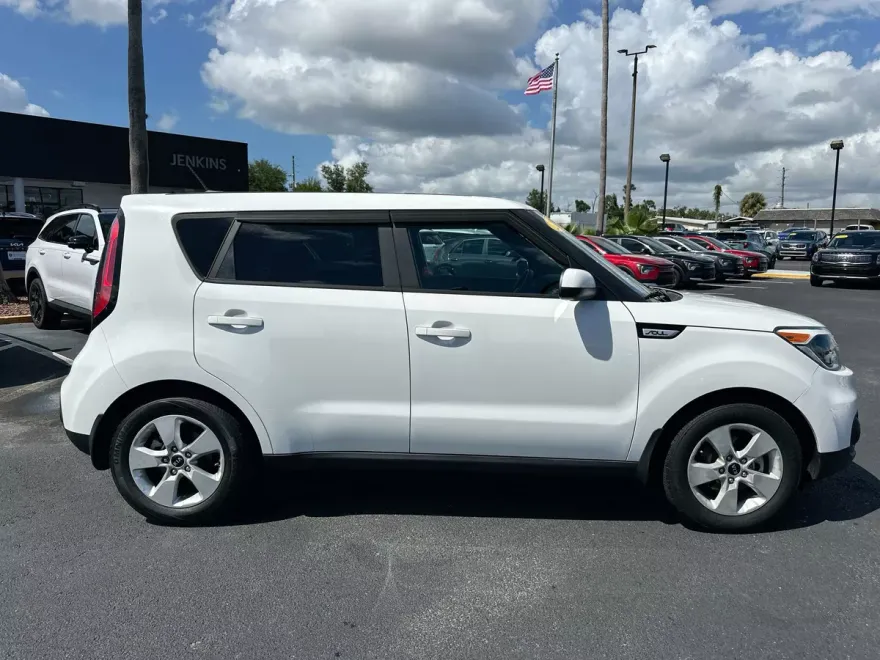 2017 Kia Soul Base photo 1