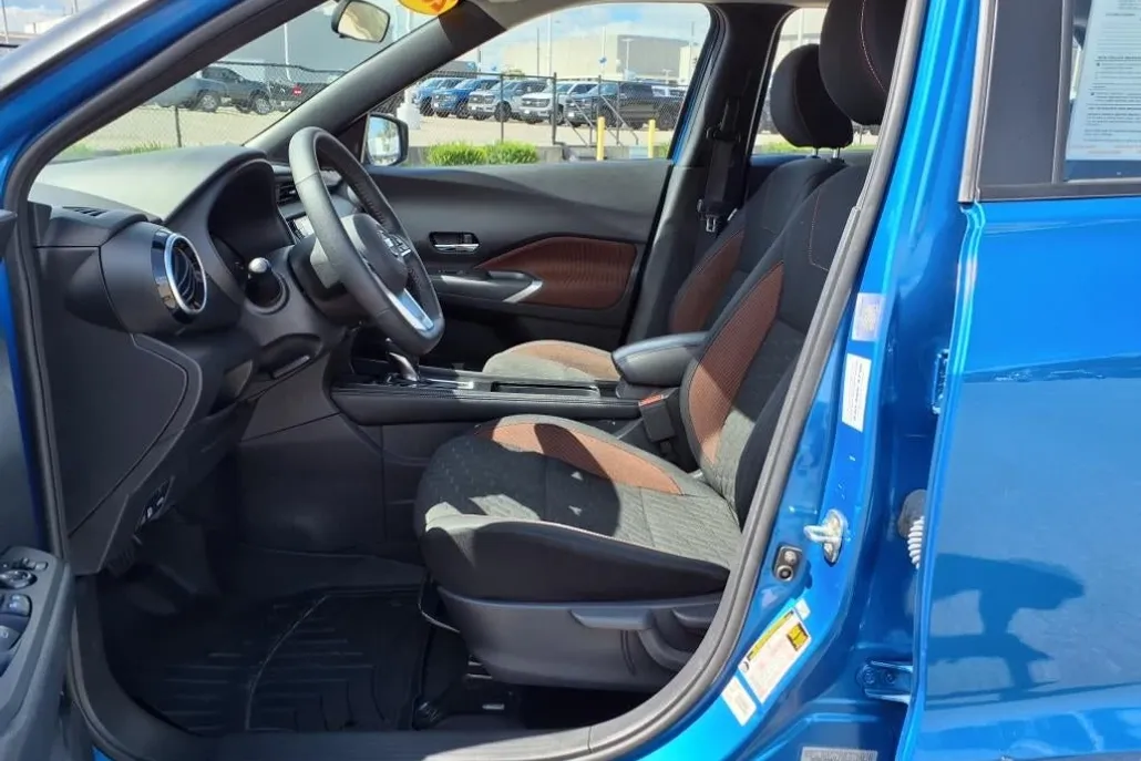 2021 Nissan Kicks SR photo 1