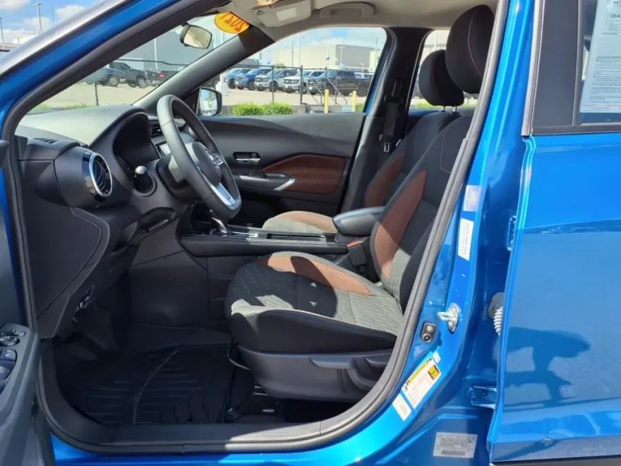 2021 Nissan Kicks SR photo 1