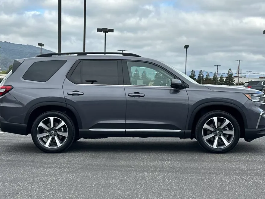 2023 Honda Pilot Elite photo 1