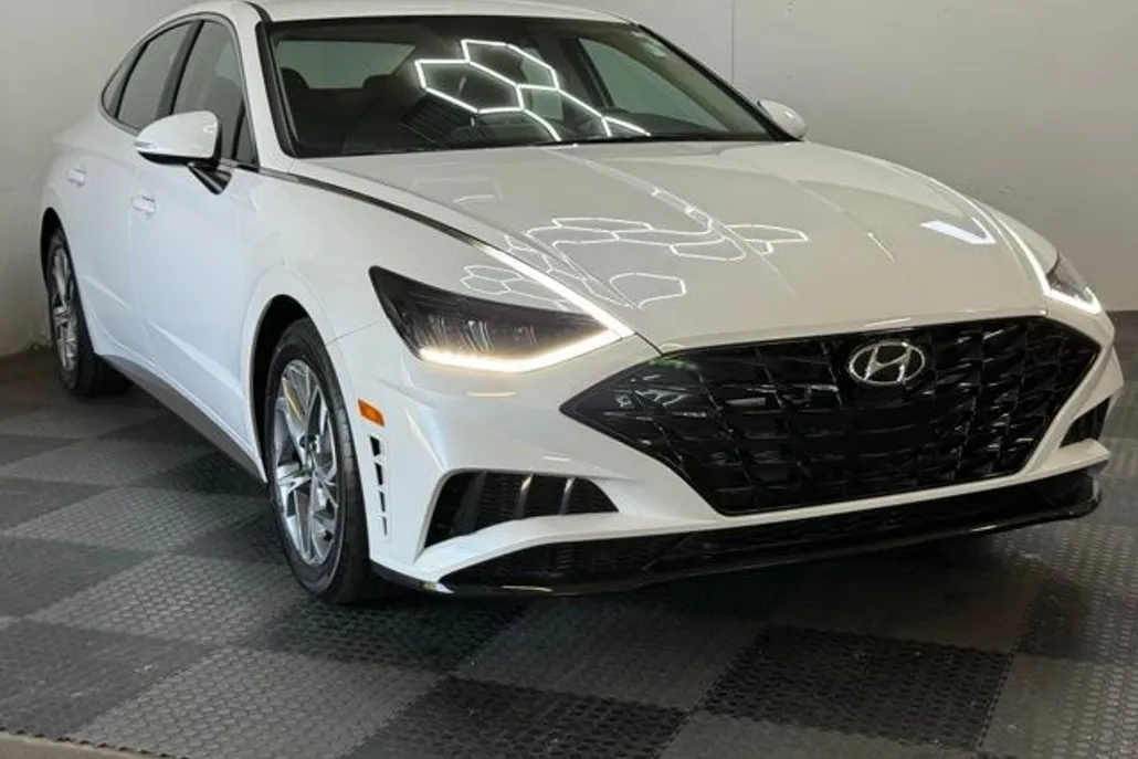 2022 Hyundai Sonata SEL photo 1