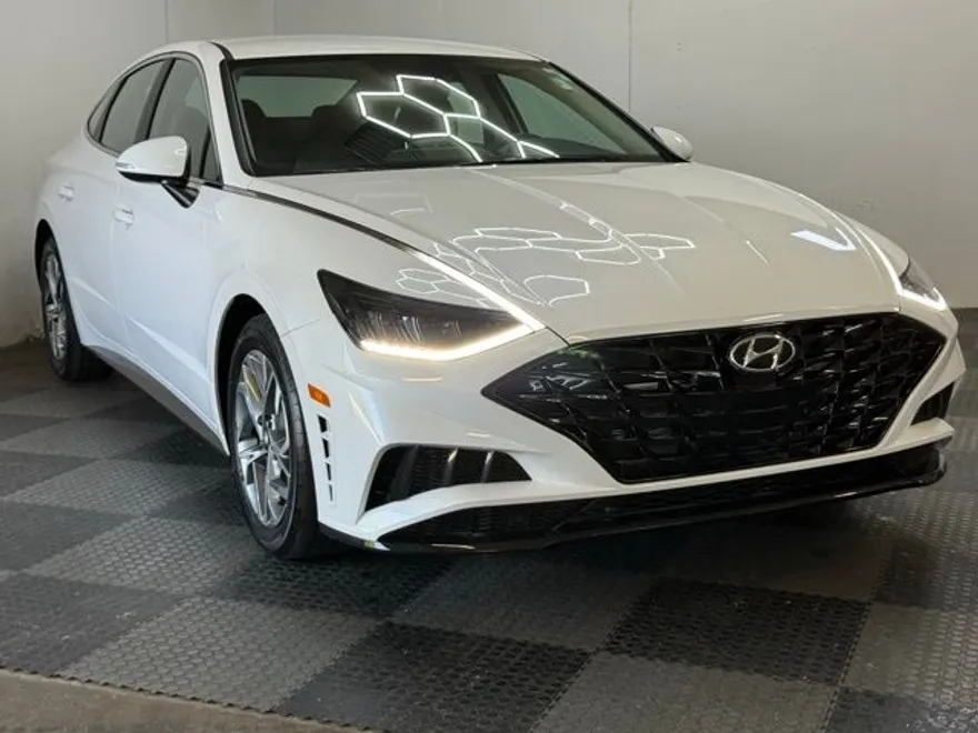 2022 Hyundai Sonata SEL photo 1
