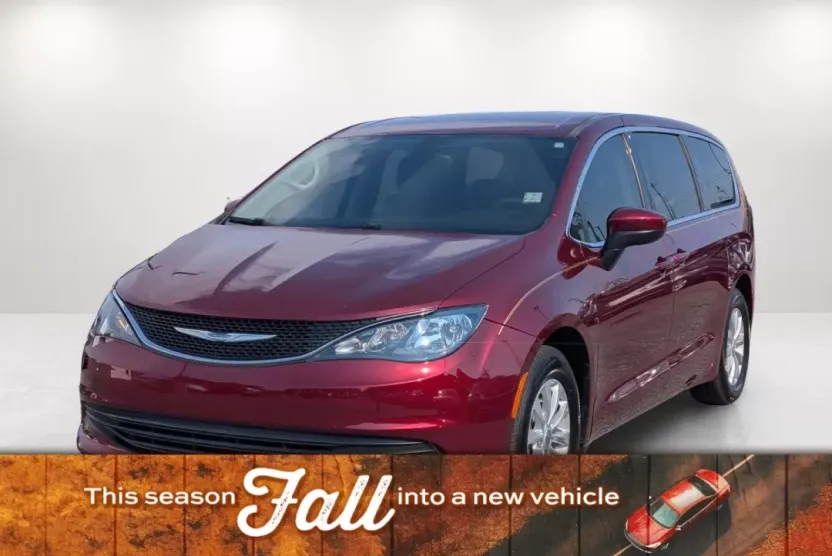 2017 Chrysler Pacifica Touring photo 1