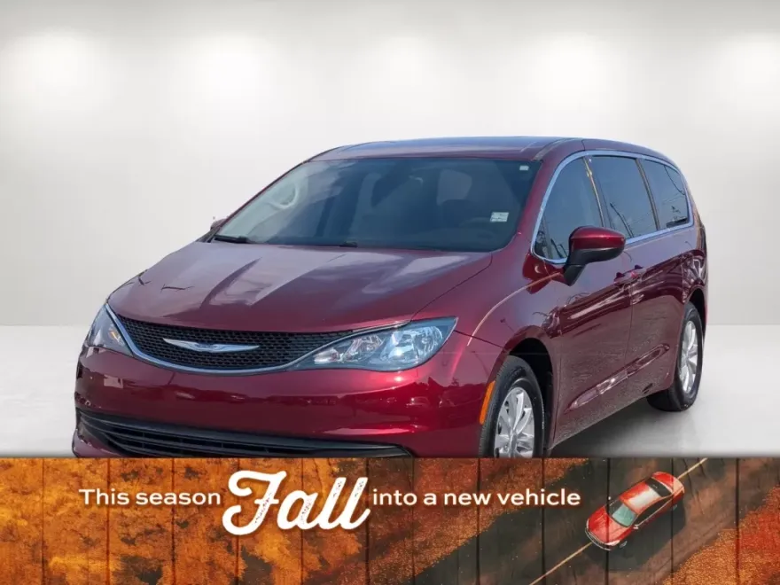 2017 Chrysler Pacifica Touring photo 1