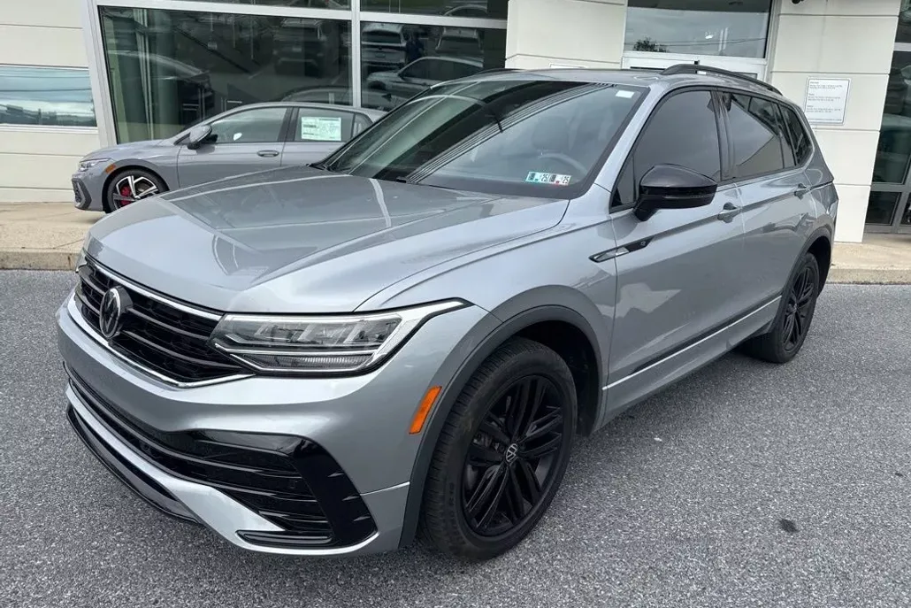 2022 Volkswagen Tiguan SE R-Line Black photo 1
