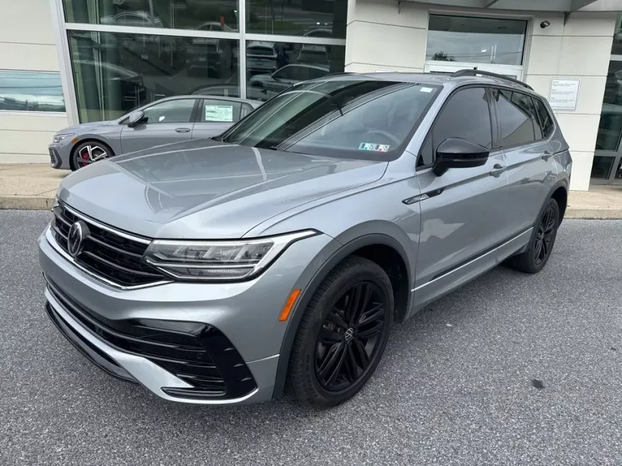 2022 Volkswagen Tiguan SE R-Line Black photo 1
