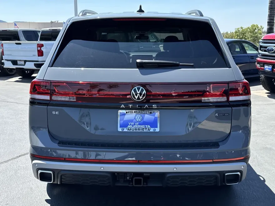 2025 Volkswagen Atlas Peak Edition SE photo 1