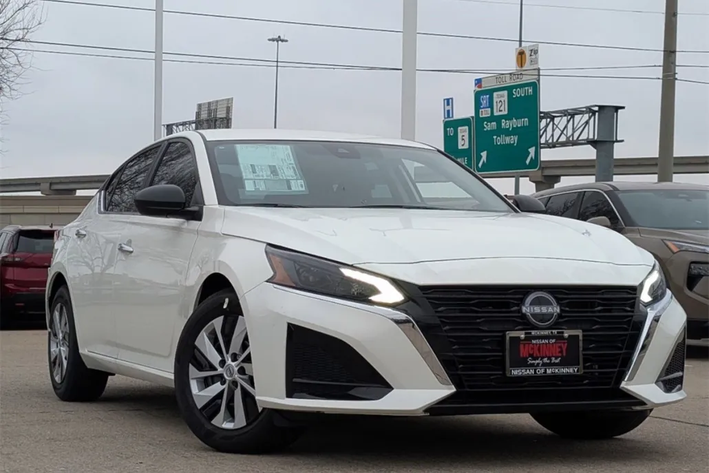 2025 Nissan Altima S photo 1