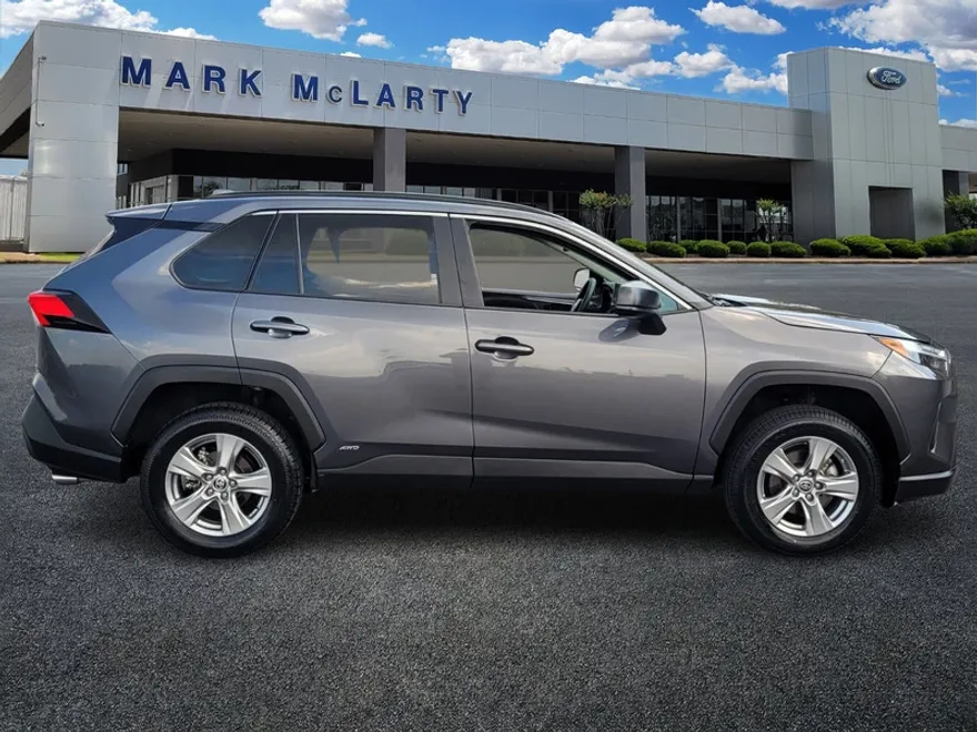 2024 Toyota RAV4 Hybrid LE photo 1