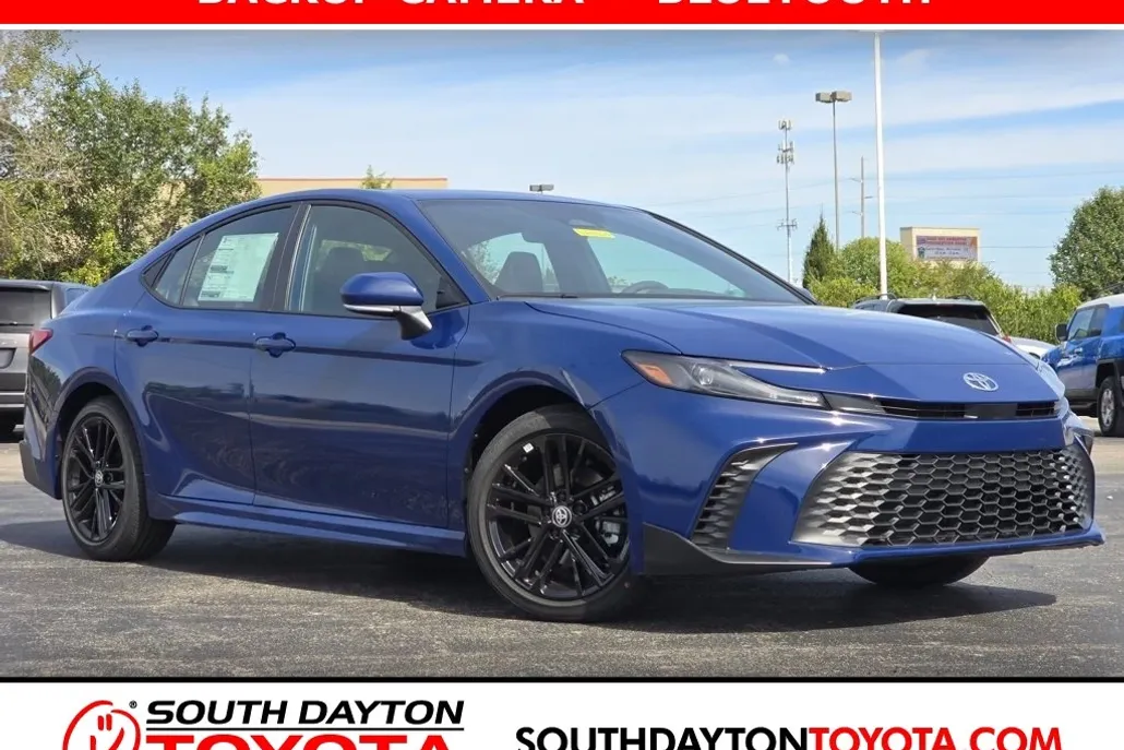 2025 Toyota Camry SE photo 1
