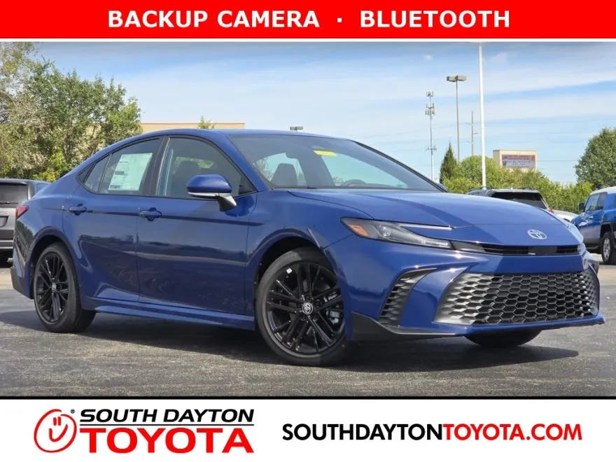 2025 Toyota Camry SE photo 1