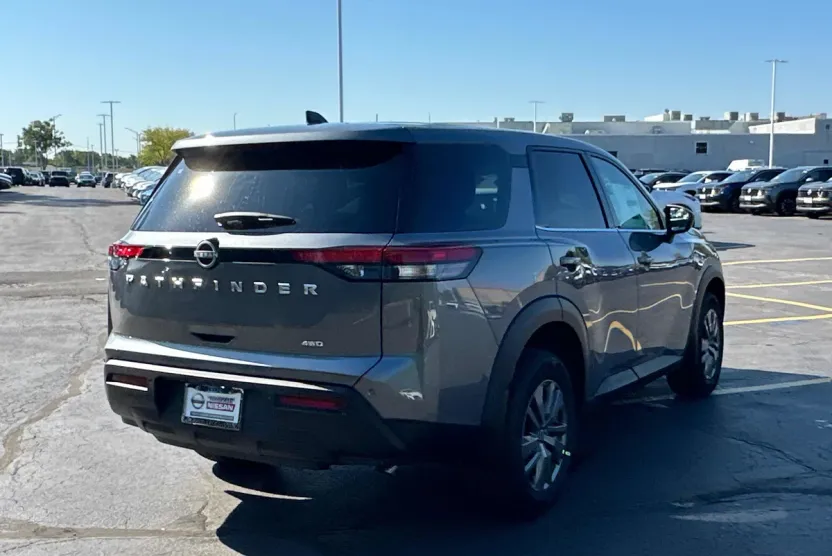 2025 Nissan Pathfinder S photo 1
