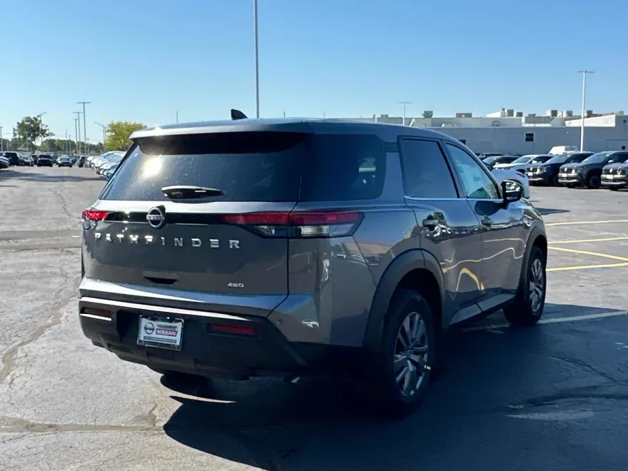 2025 Nissan Pathfinder S photo 1