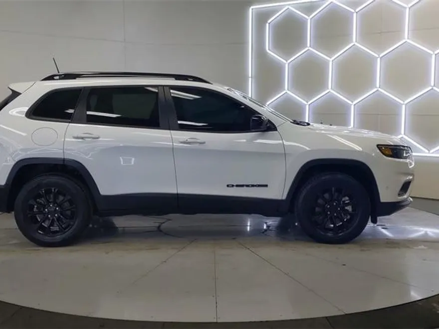 2023 Jeep Cherokee Altitude photo 1