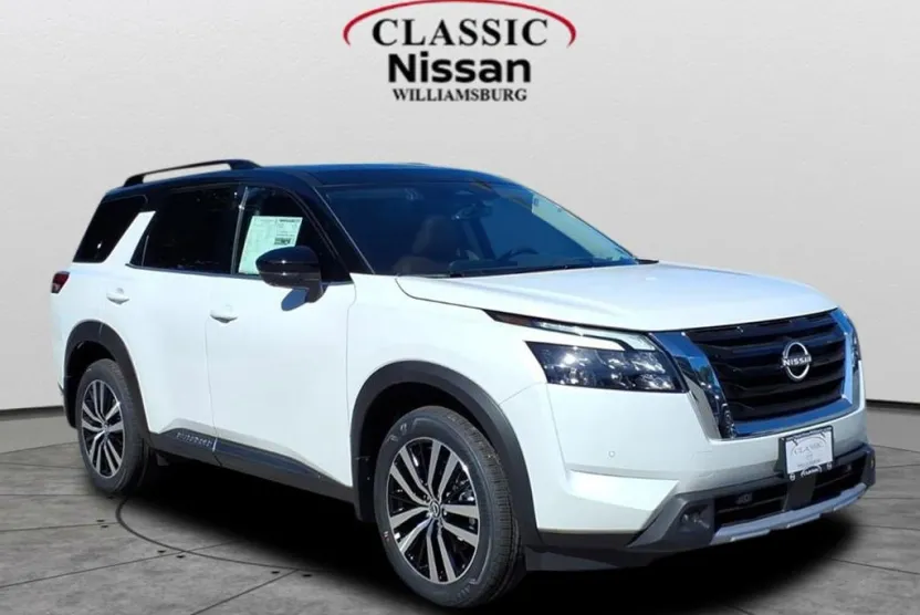 2025 Nissan Pathfinder Platinum photo 1