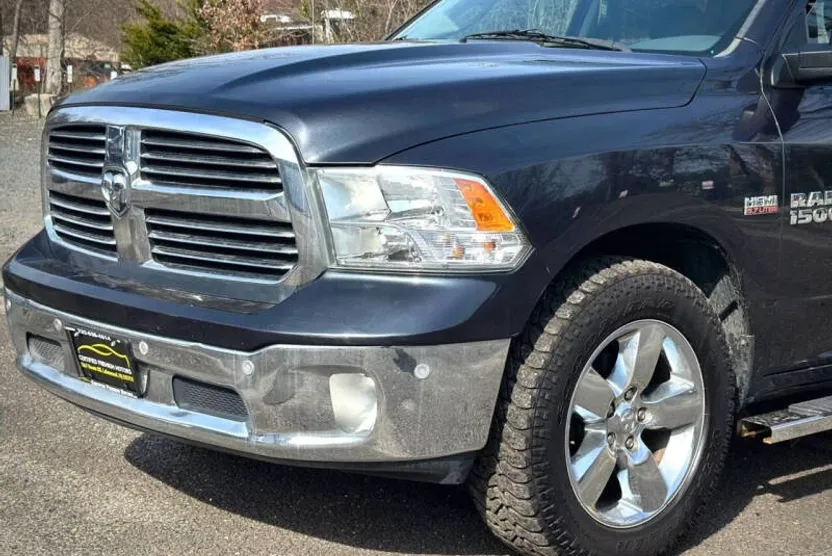 2015 Ram 1500 SLT photo 1