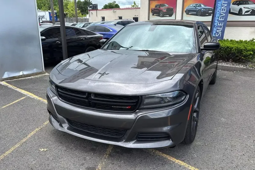 2020 Dodge Charger SXT photo 1