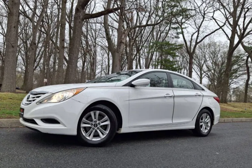 2011 Hyundai Sonata GLS photo 1