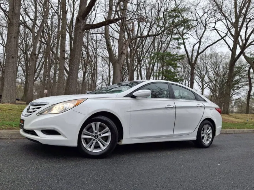 2011 Hyundai Sonata GLS photo 1