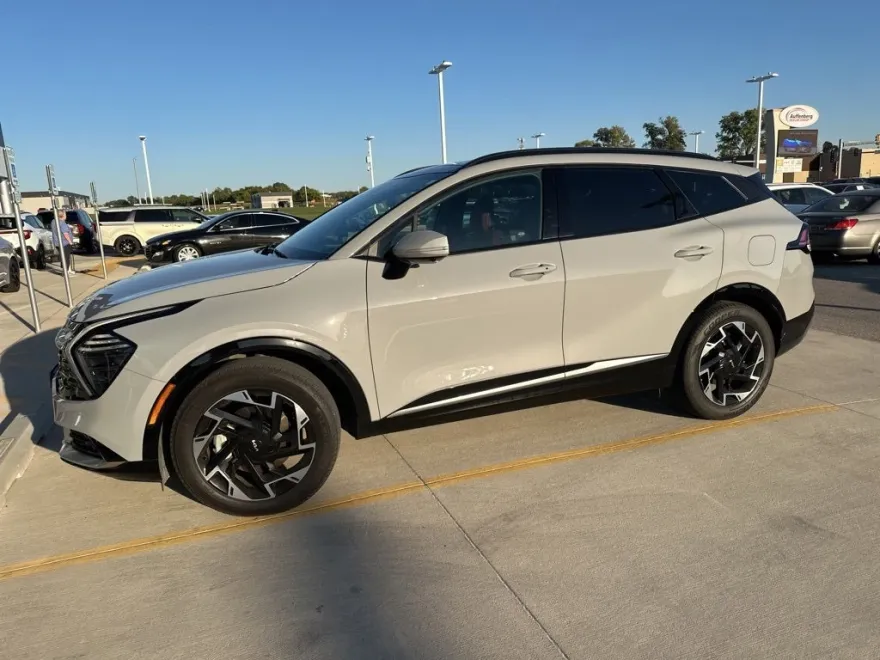 2023 Kia Sportage photo 1
