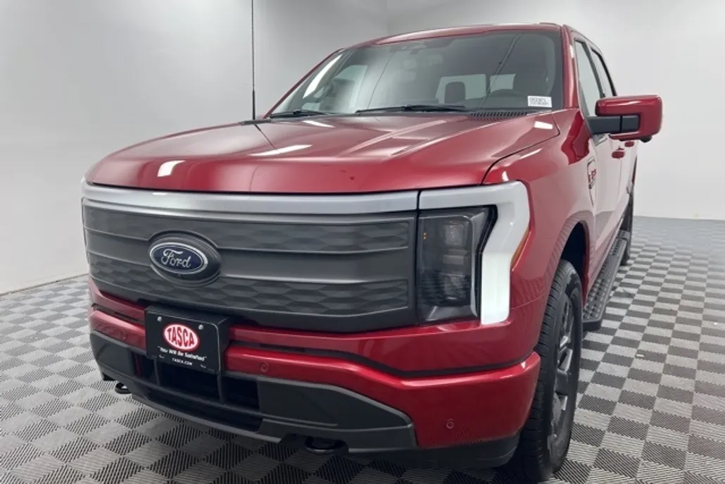 2023 Ford F-150 Lightning Lariat photo 1