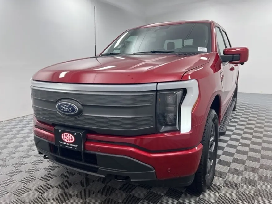 2023 Ford F-150 Lightning Lariat photo 1