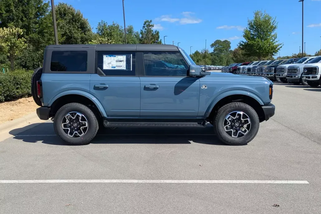 2025 Ford Bronco Outer Banks photo 1