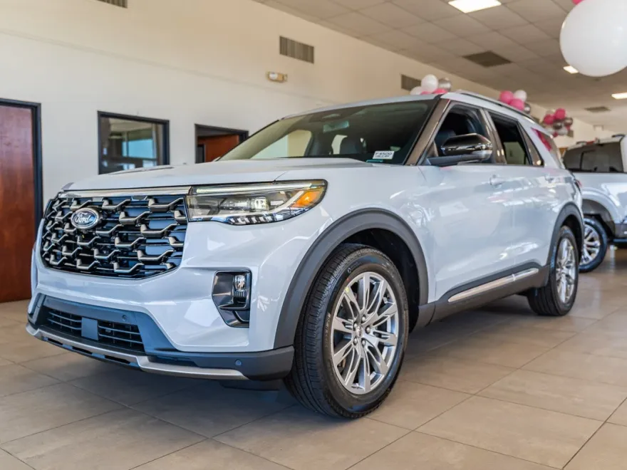 2025 Ford Explorer Platinum photo 1