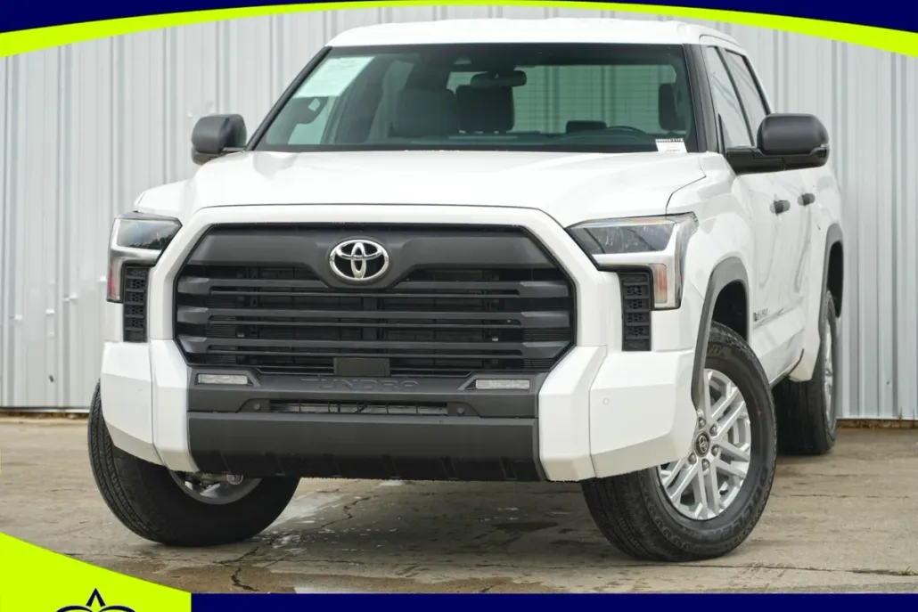 2025 Toyota Tundra SR5 CrewMax photo 1
