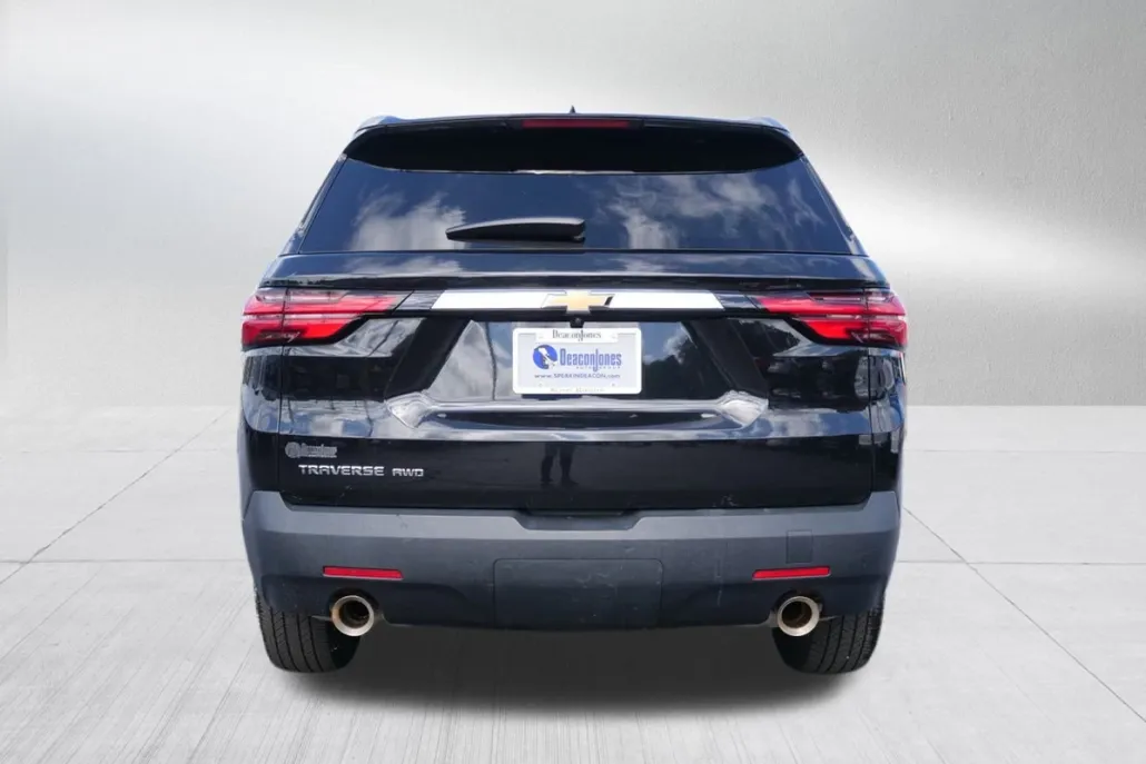 2022 Chevrolet Traverse LS photo 1