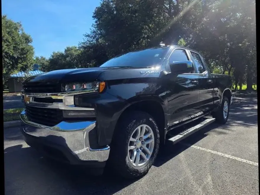 2020 Chevrolet Silverado 1500 LT photo 1