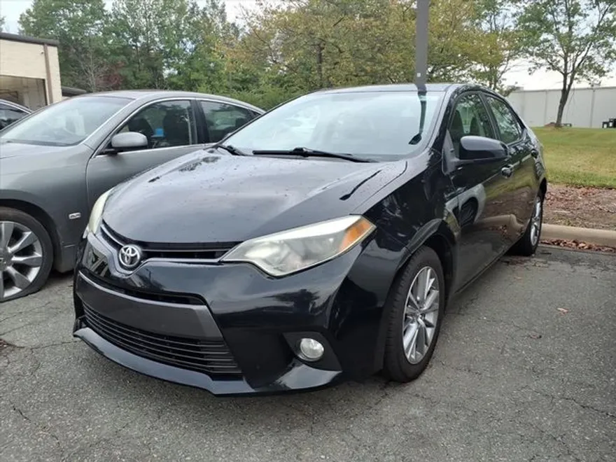 2015 Toyota Corolla L photo 1