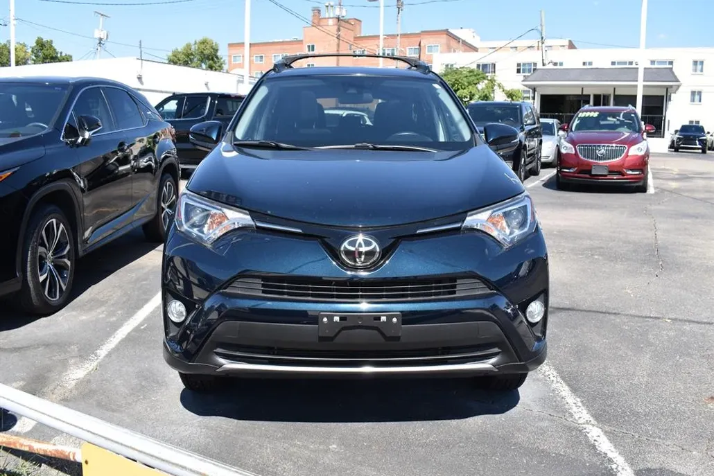 2018 Toyota RAV4 XLE photo 1