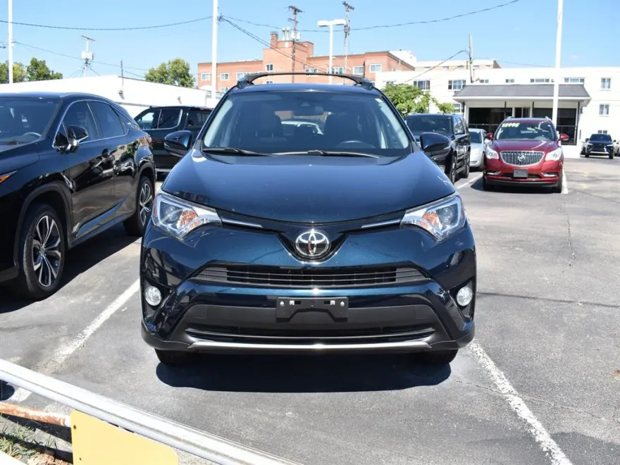 2018 Toyota RAV4 XLE photo 1