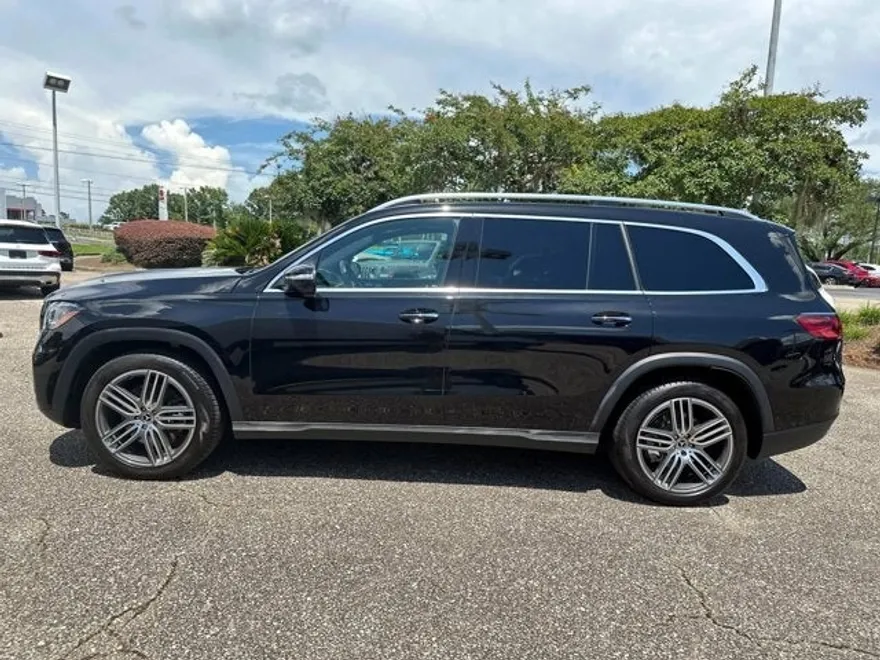 2025 Mercedes Benz GLS 450 4MATIC photo 1