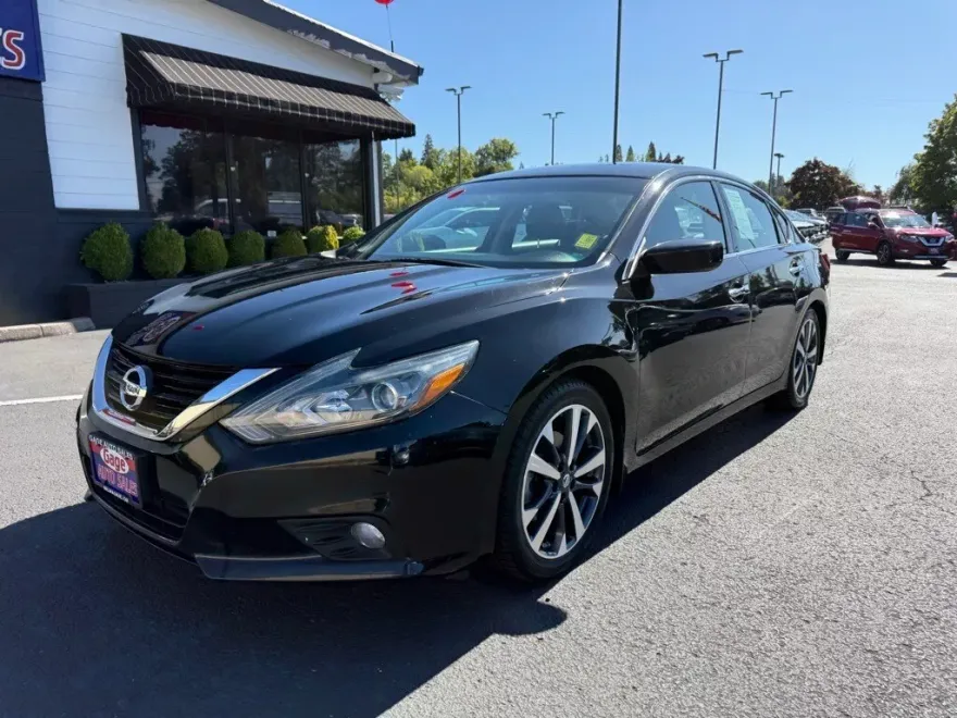 2017 Nissan Altima 2.5 SR photo 1