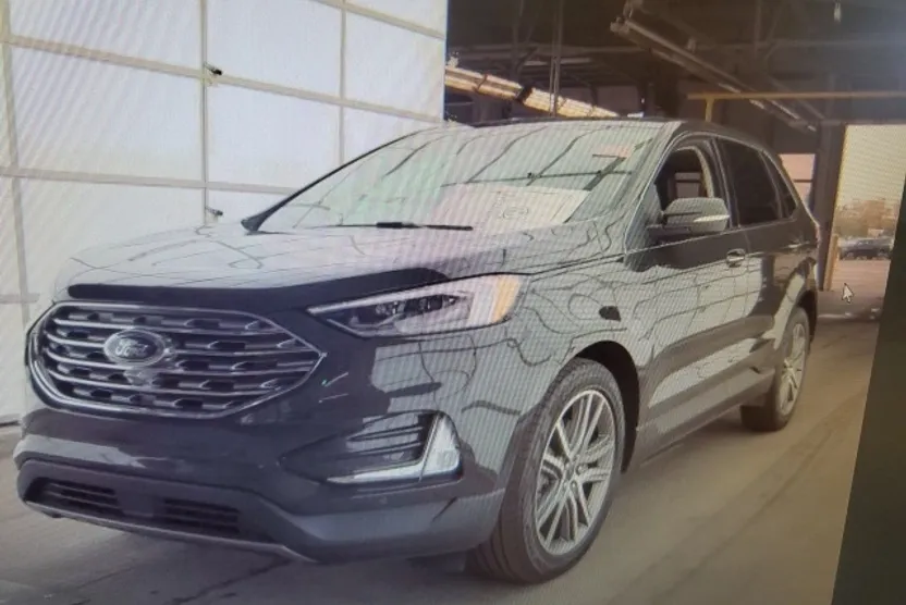 2022 Ford Edge Titanium photo 1