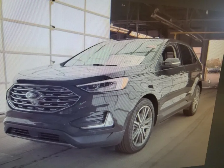 2022 Ford Edge Titanium photo 1