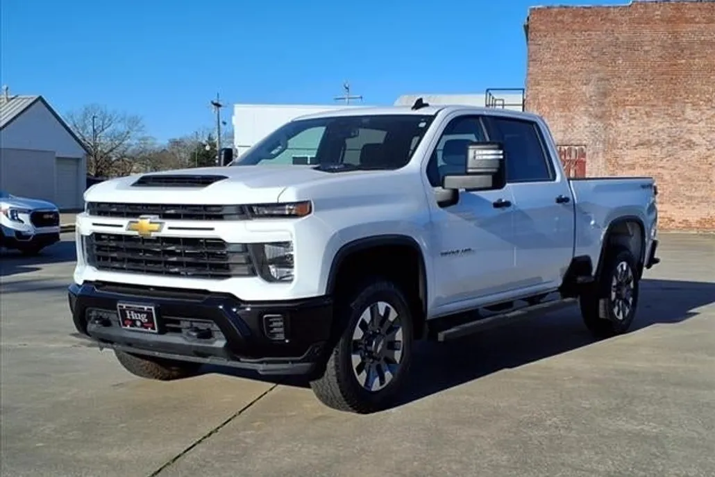 2024 Chevrolet Silverado 2500HD Custom photo 1
