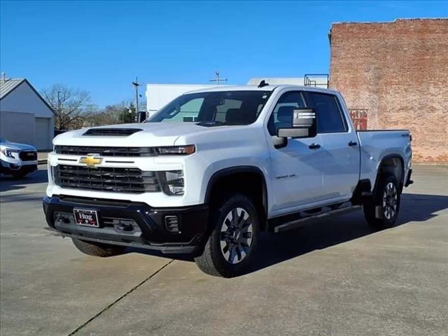 2024 Chevrolet Silverado 2500HD Custom photo 1